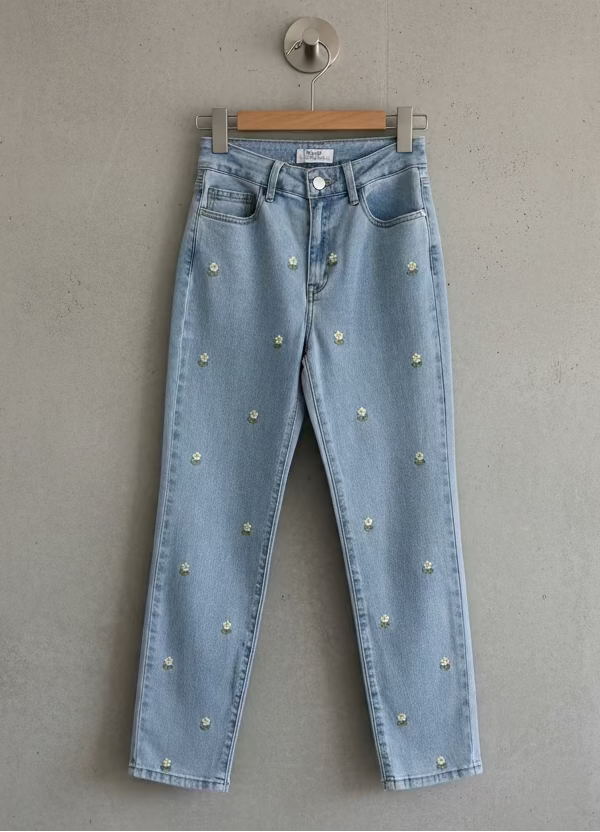 Mom Jeans Maja bestickt