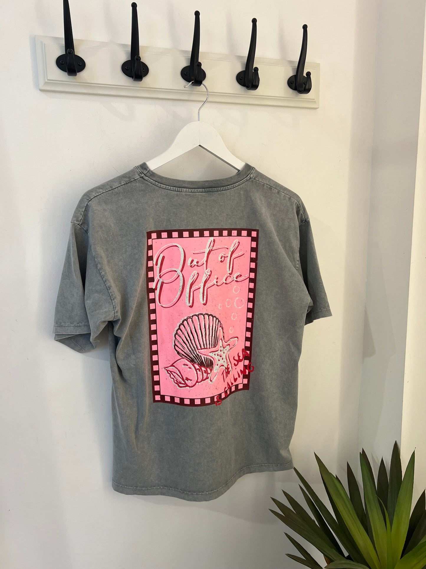 T-Shirt Out of Office