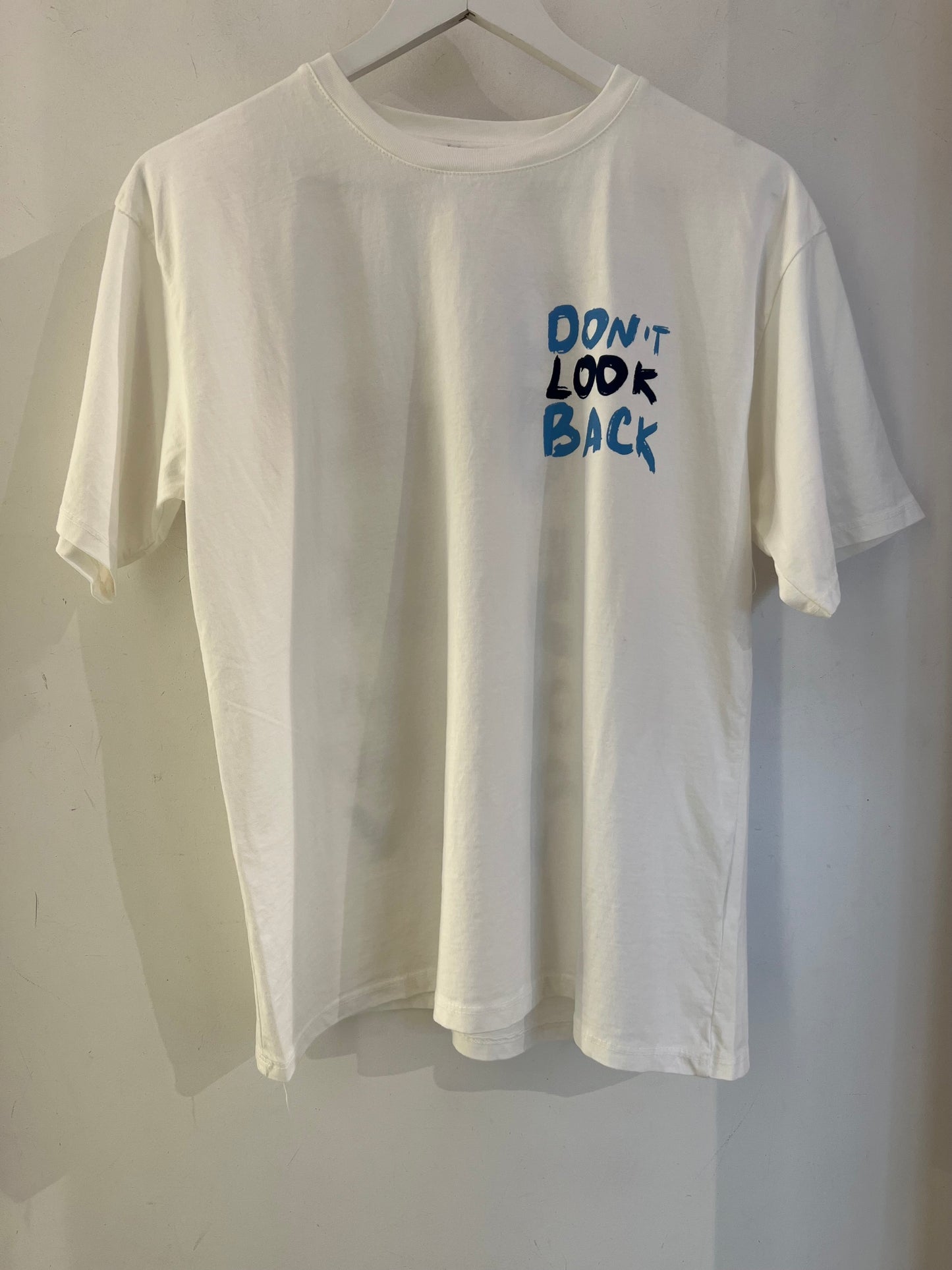 Printshirt "Don't look back"