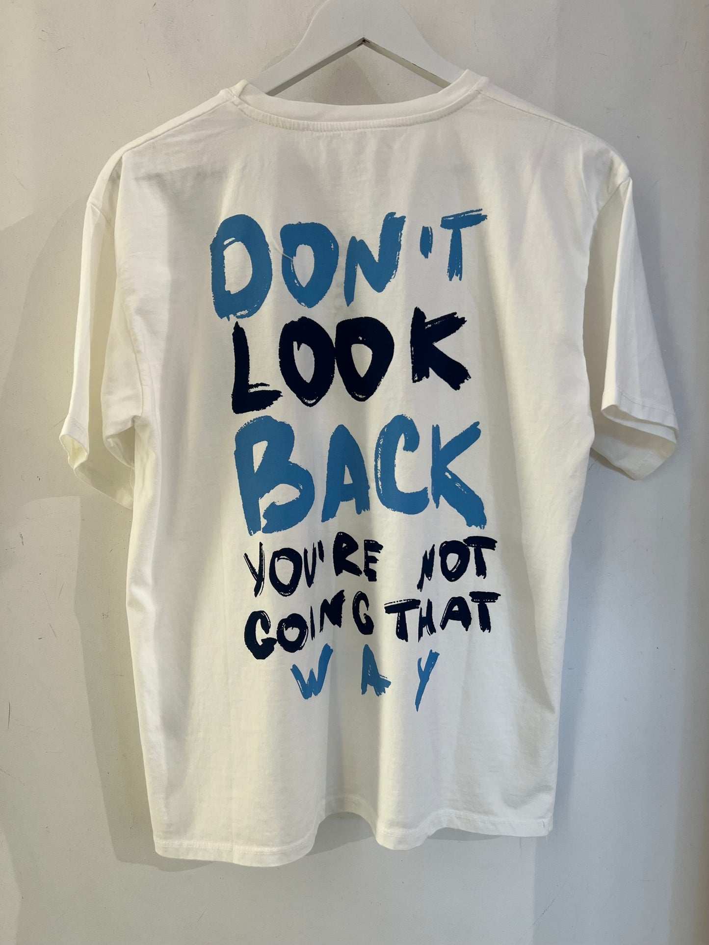 Printshirt "Don't look back"