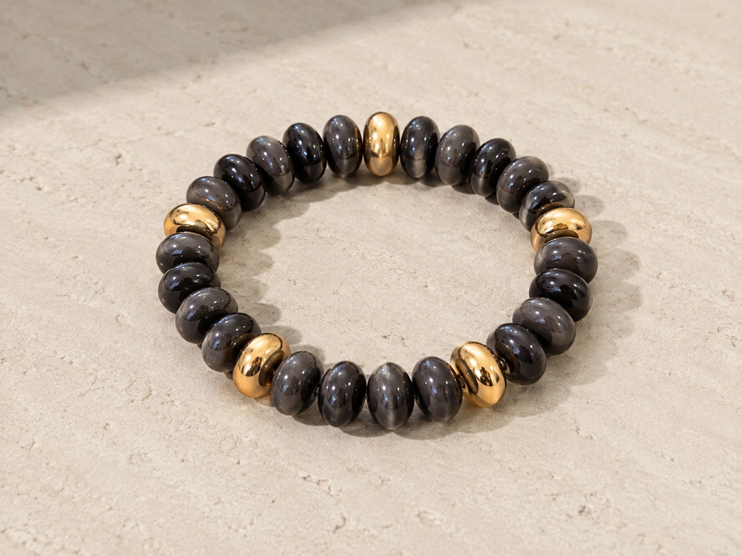 Perlenarmband mit Gold