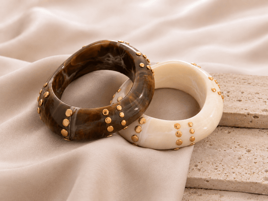 Armreif Asymmetrisch mit goldenen Nieten - same concept