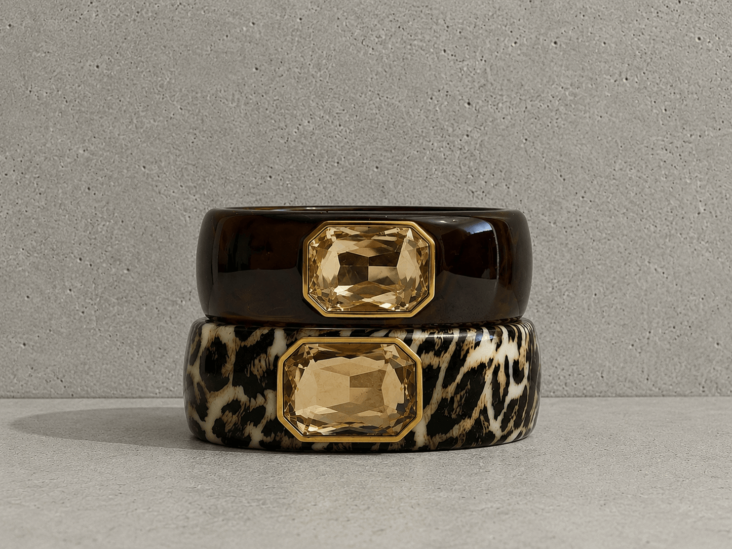 Kunststoffarmreifen mit Golddetail - same concept