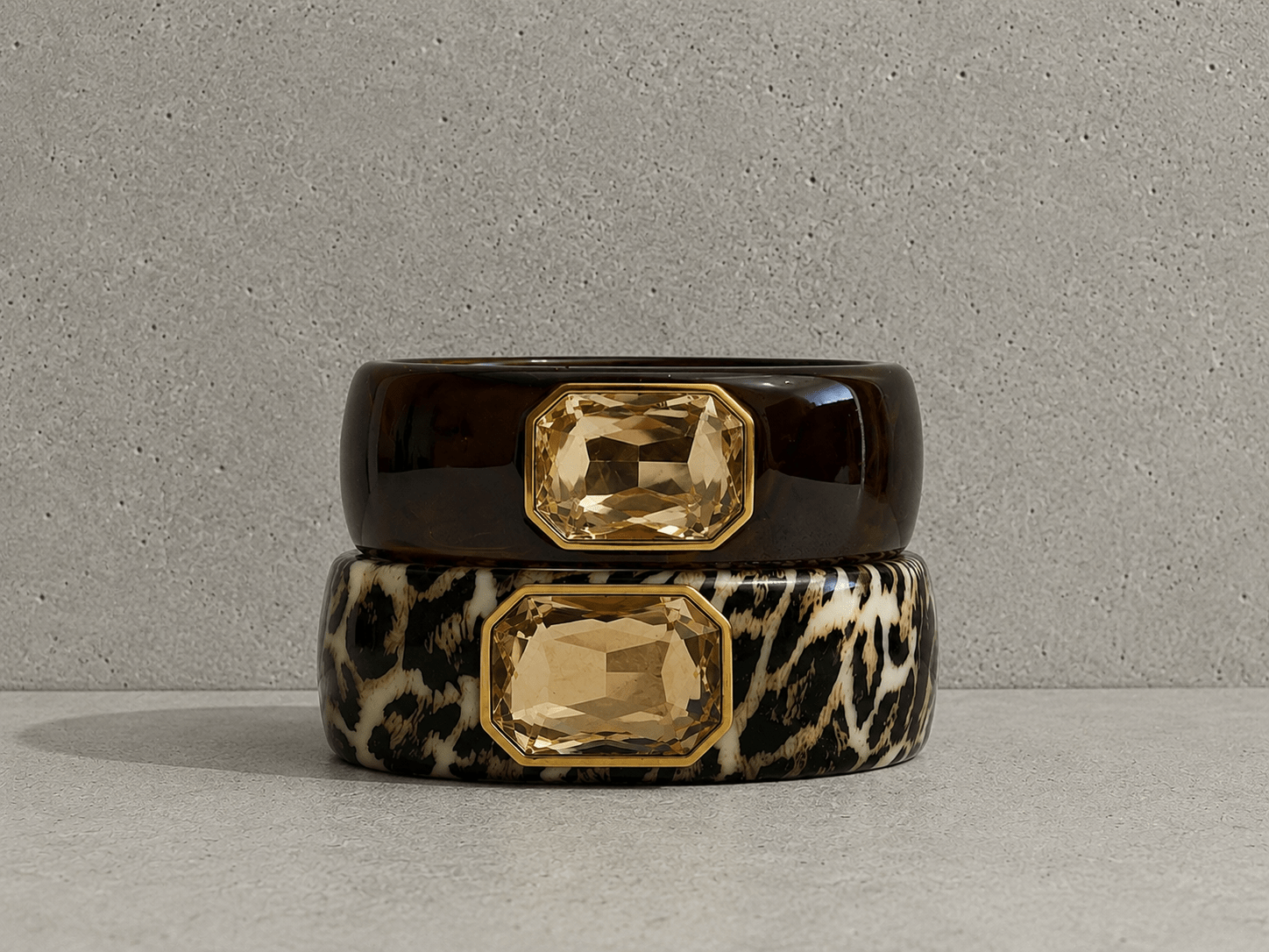 Kunststoffarmreifen mit Golddetail - same concept