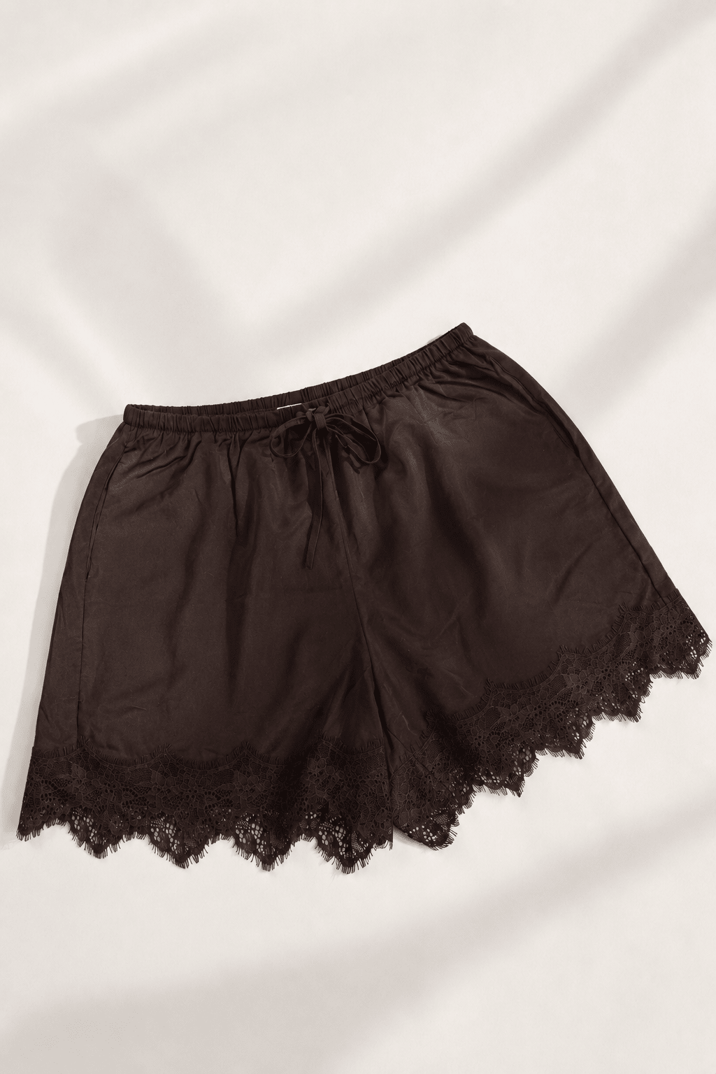Short mit Spitze Nila - same concept