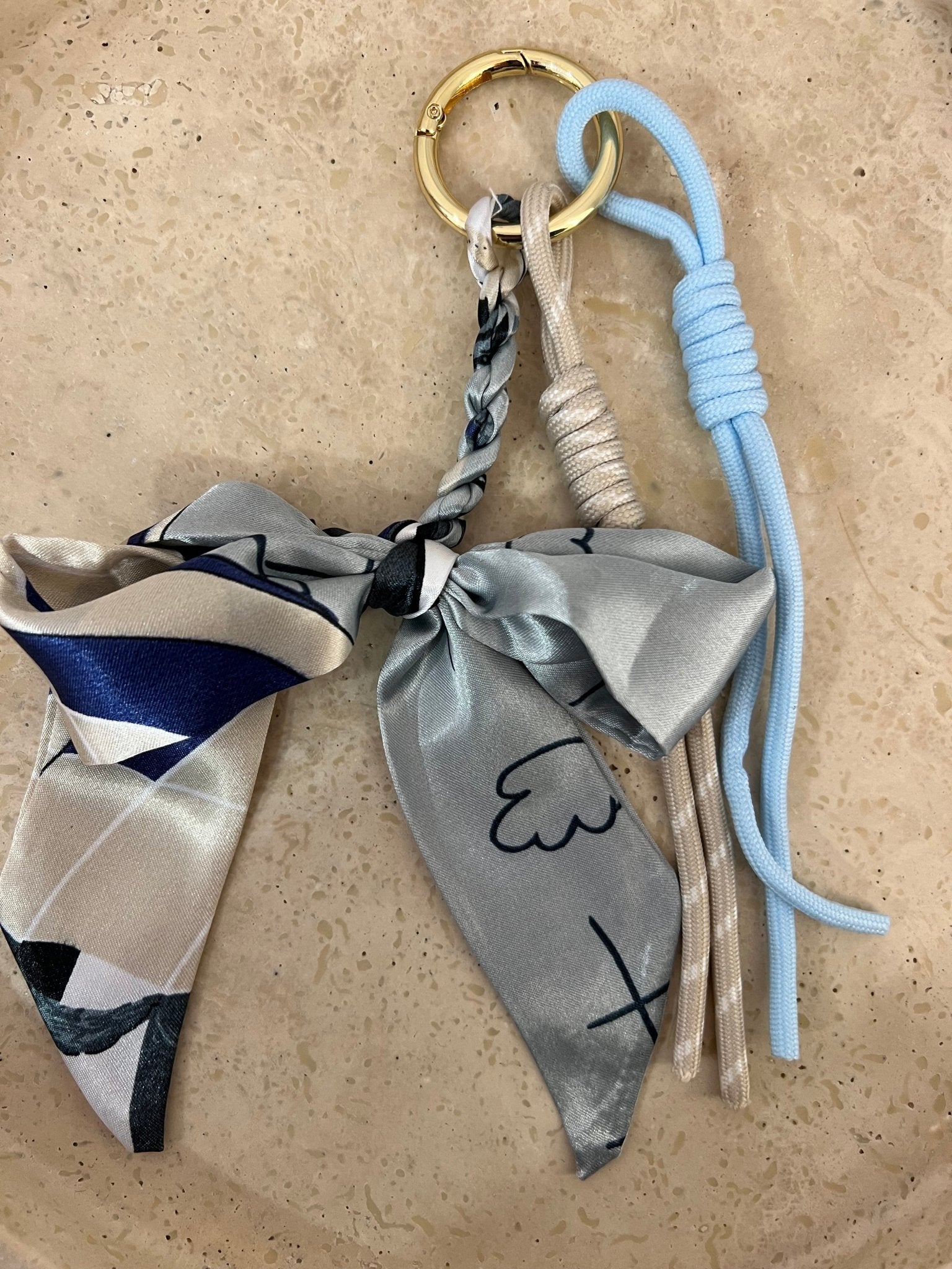 Taschenanhänger Bowtie - same concept